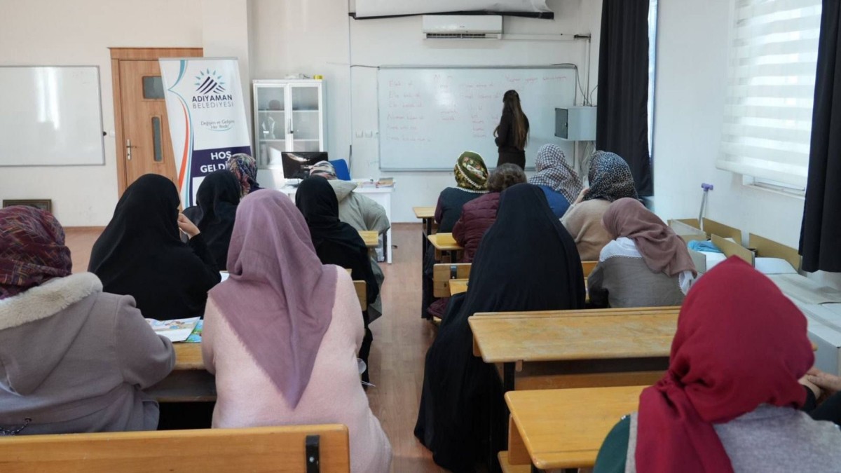 ADIMEK’te hayat yeniden başlıyor: Kadınlar okuma yazma öğreniyor  - Videolu Haber