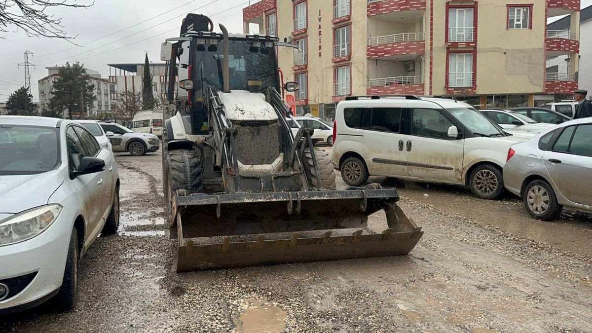 Adıyaman Belediyesi’nden bozulan yollara müdahale  - Videolu Haber