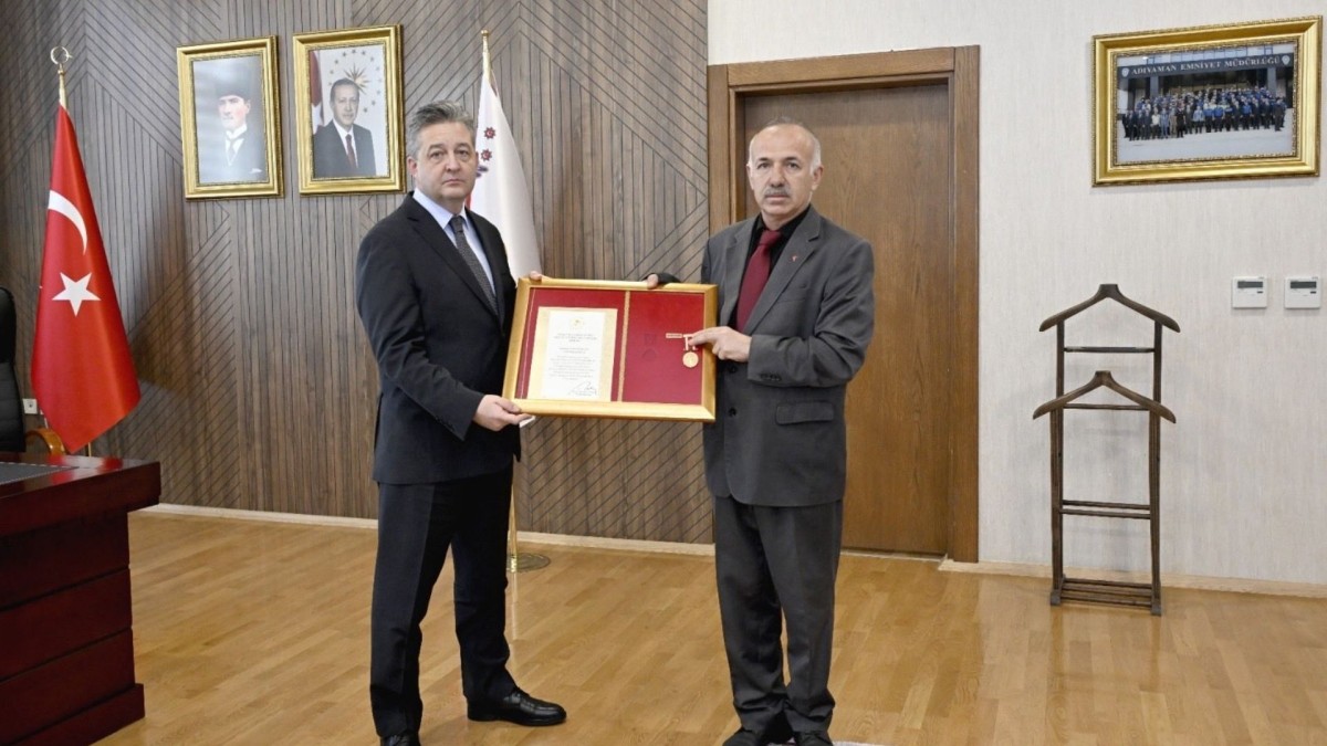 Adıyaman’da 6 Şubat depremlerinde kaybolan Gazi madalyası yeniden takdim edildi