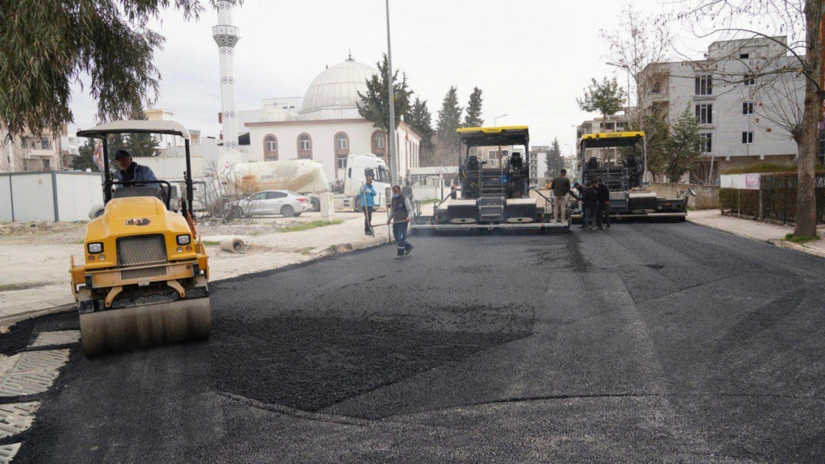 Adıyaman’da Arzumkent Caddesi yenileniyor: Asfalt serimine başlandı