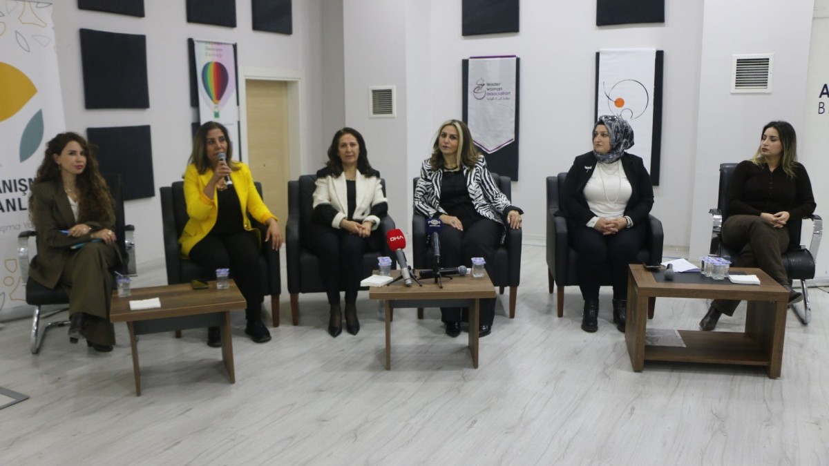 Adıyaman’da ‘Kadınlar Nerede?’ paneli: Kadınların toplumsal mücadeleleri ve çözüm arayışları masaya yatırıldı  - Videolu Haber