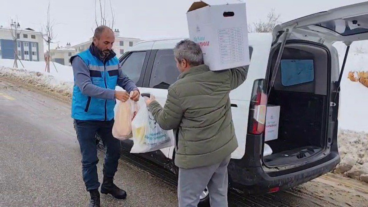 Adıyaman’da kar seferberliği:İhtiyaç sahiplerine destek çalışmaları sürüyor  - Videolu Haber