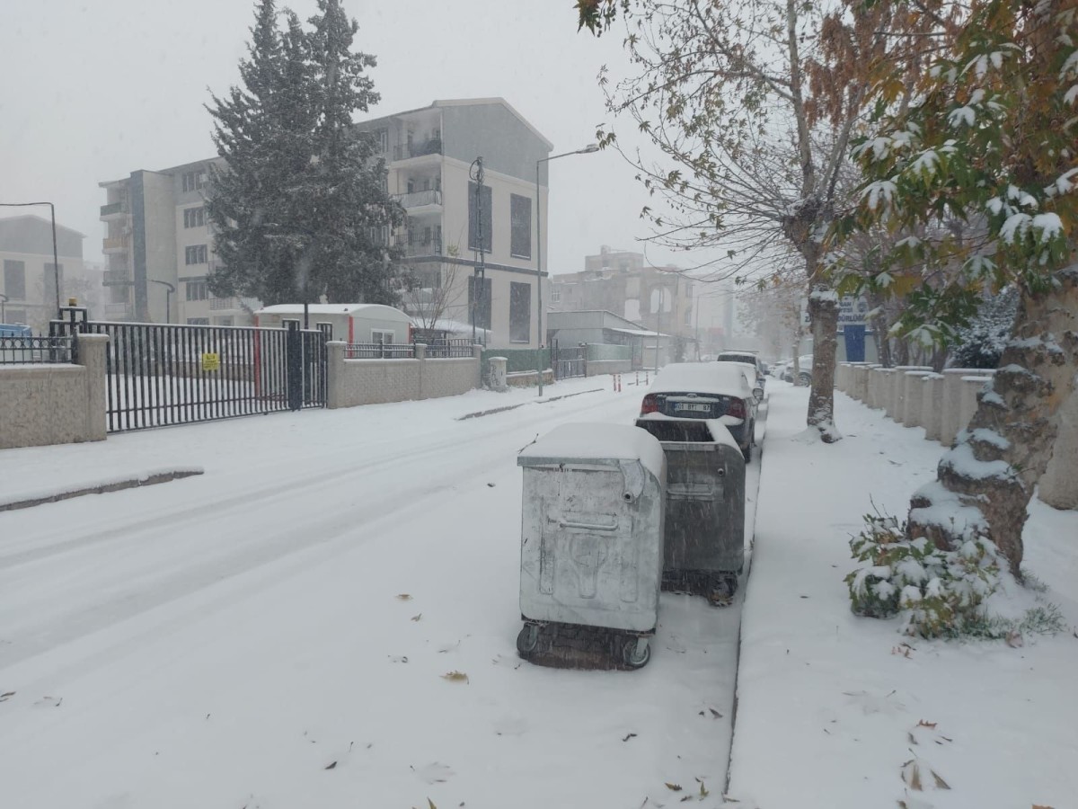 Adıyaman'da  kar yağışı etkili olmaya başladı