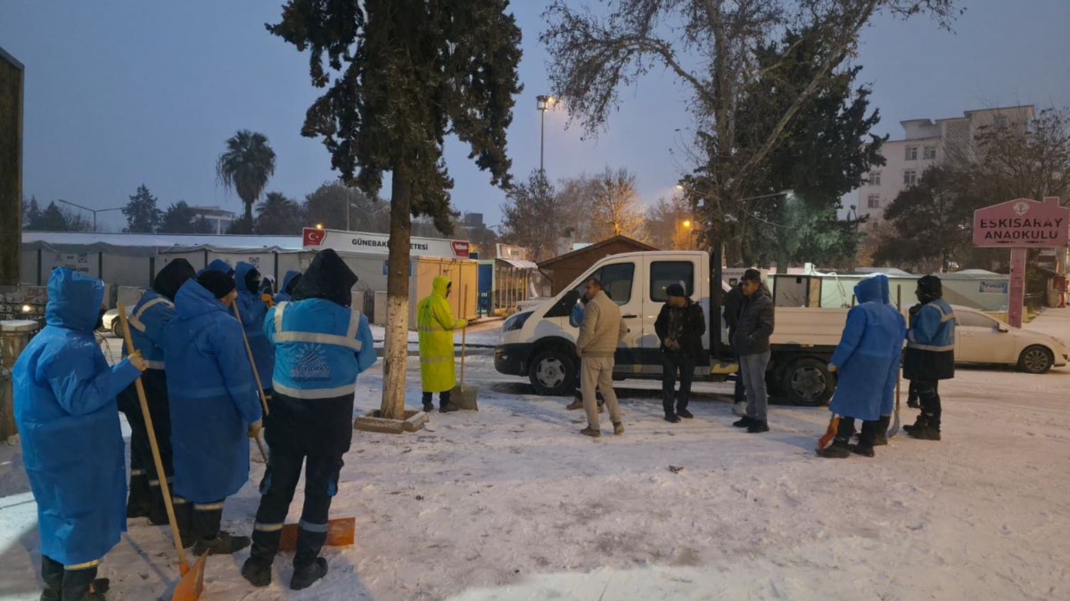 Adıyaman’da karla mücadele: Belediye ekipleri sahada  - Videolu Haber