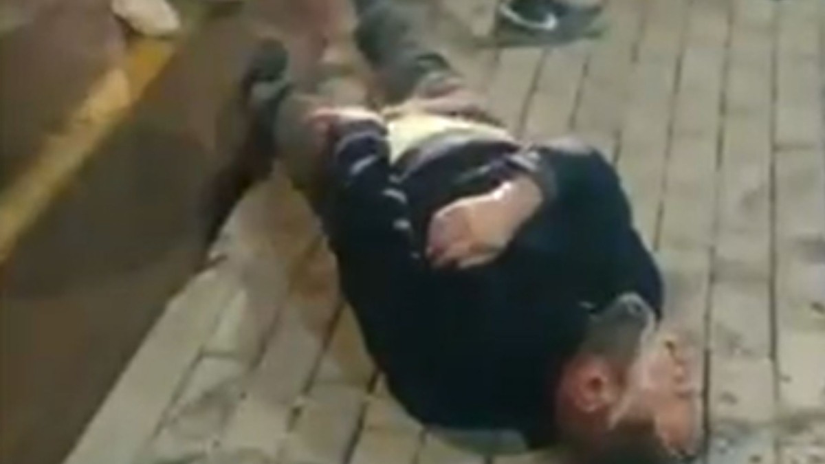 Adıyaman’da madde etkisindeki şahıs kaldırımda baygın bulundu  - Videolu Haber