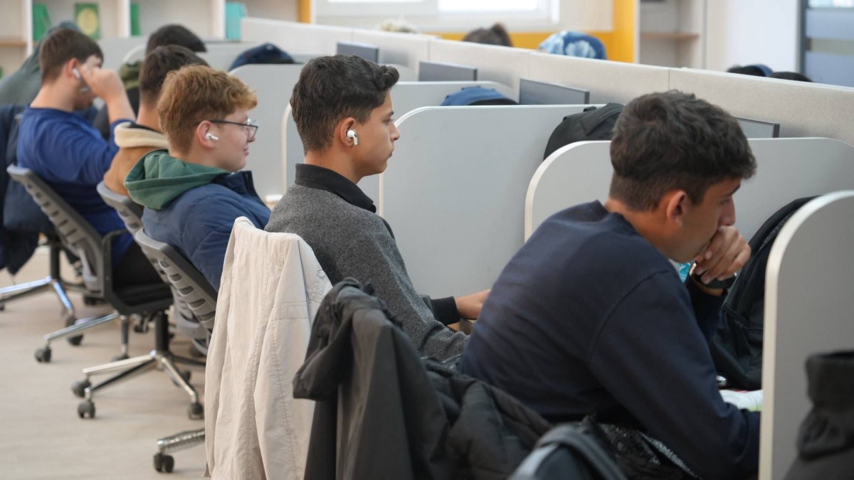 Adıyaman’da öğrenciler ‘Yaşayan Kütüphane’ ile konforlu ve dijital çalışma imkanı buluyor  - Videolu Haber