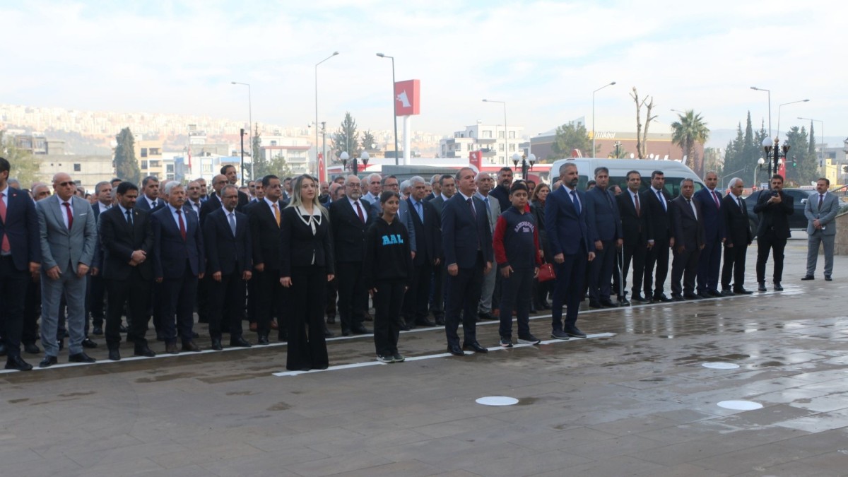 Adıyaman’da Öğretmenler Günü düzenlenen törenle kutlandı  - Videolu Haber