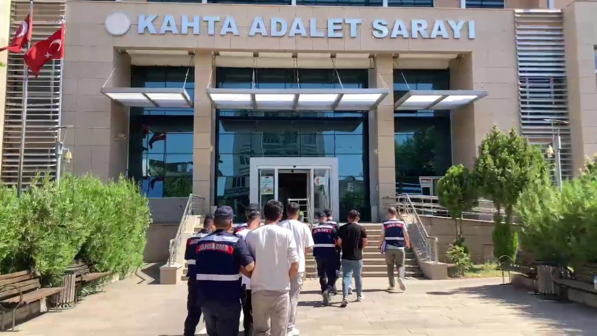 Adıyaman’da uyuşturucu satıcılarına ağır darbe 4 tutuklama
