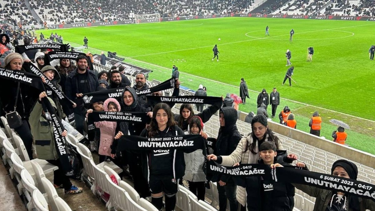 Adıyamanlı çocuklardan Beşiktaş–Konyaspor maçında anlamlı seremoni  - Videolu Haber