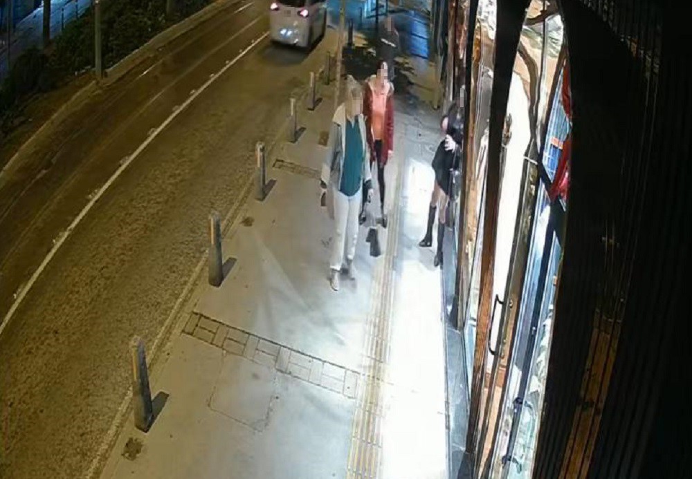 Alkollü trans birey, başıyla vurduğu iş yeri vitrin camını kırdı