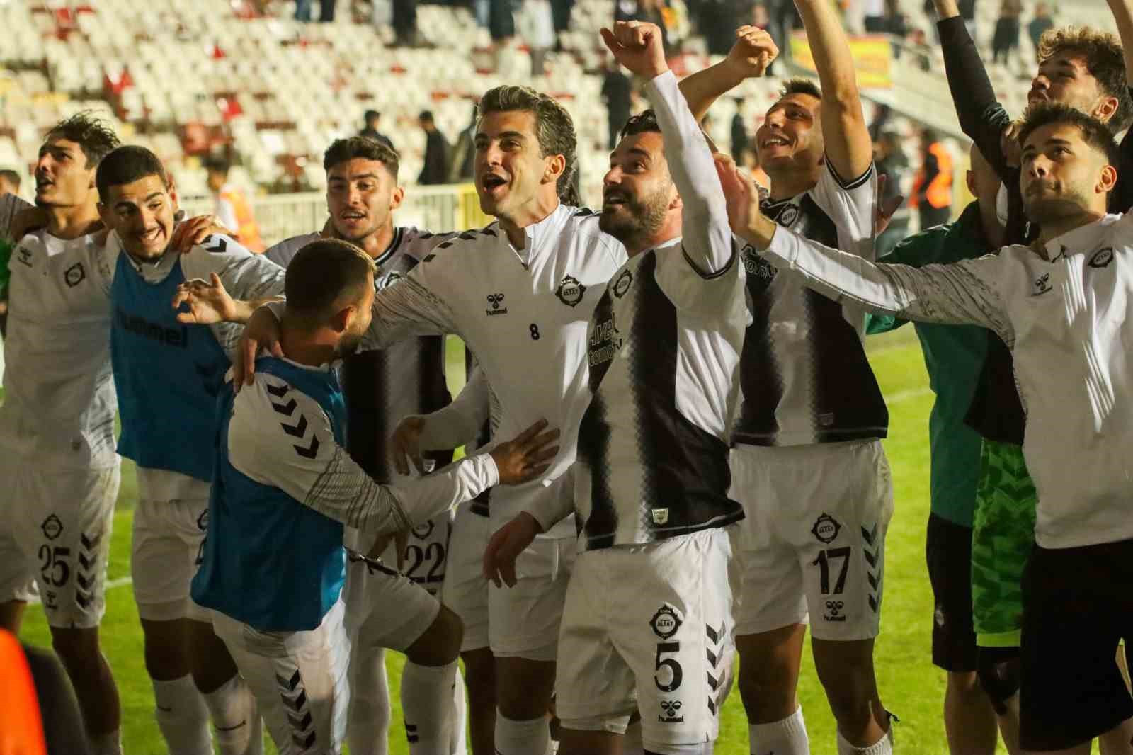 Altay, devreyi galibiyetlerle tamamladı