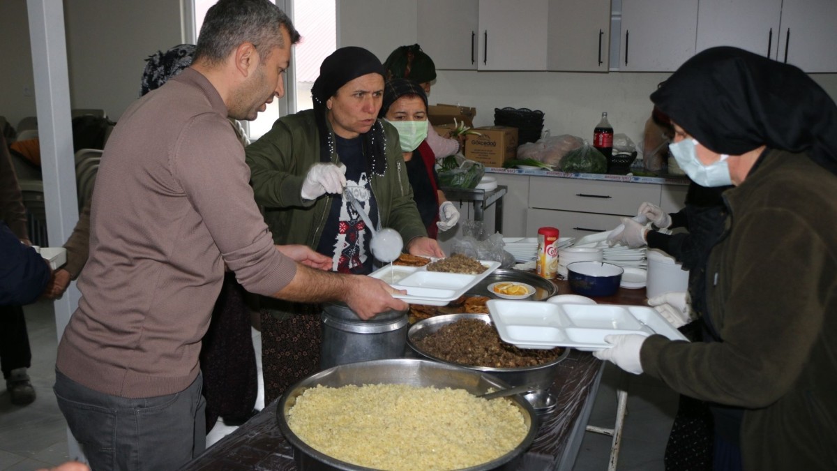 Azikan Köyü’nde hızır lokması paylaşıldı