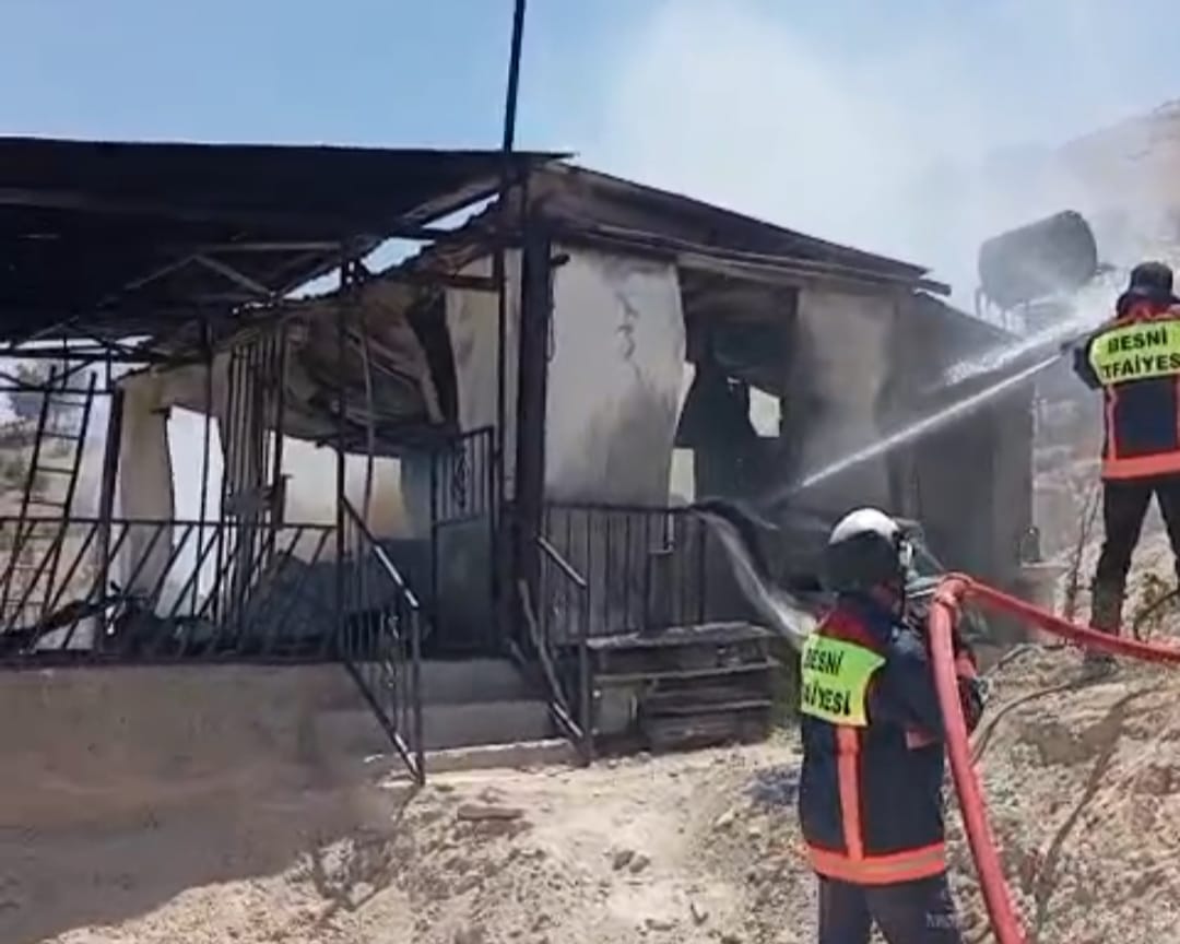 Bağ evinde korkutan yangın  - Videolu Haber