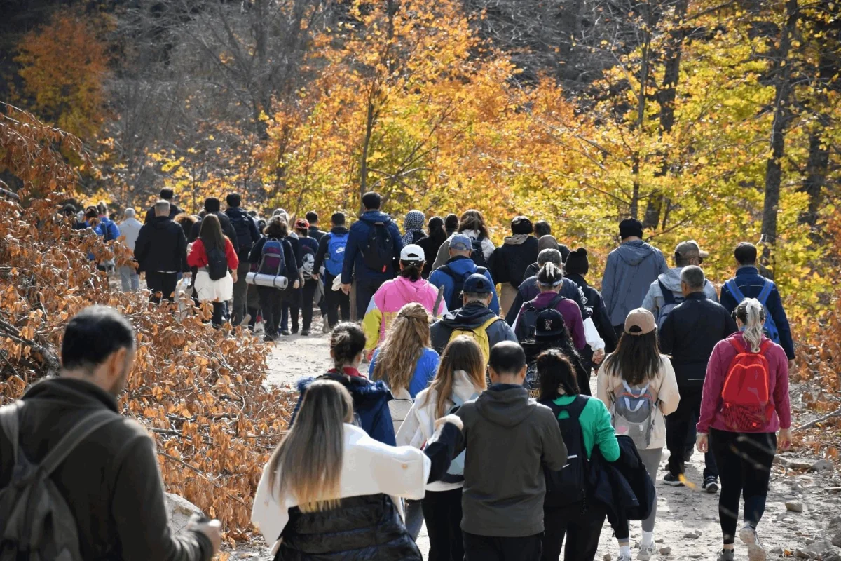Balıkesir’de Öğretmenler Günü’ne Doğa Yürüyüşüyle Kutlama