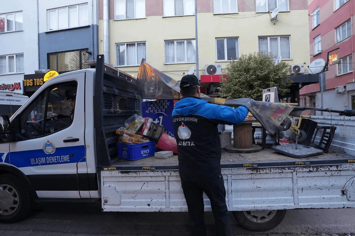 Balıkesir Zabıtası, kaldırım işgallerine karşı önlem alıyor