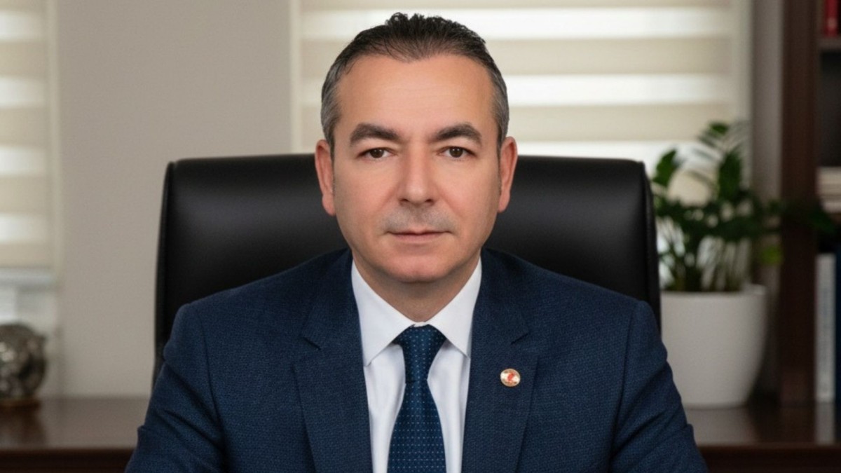 Başkan Çeliker’den ‘Türk bayrağına yönelik saldırı’ya tepki
