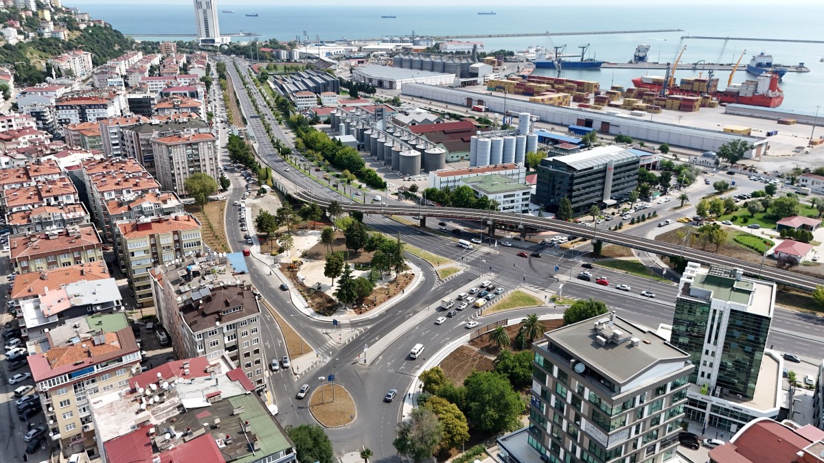 Büyükşehir’den Gençlik Parkı Kavşağına Etkili Dokunuş