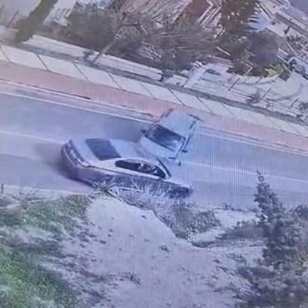 Çeşme’de kaza yapan sürücüye yumruklu saldırı kamerada