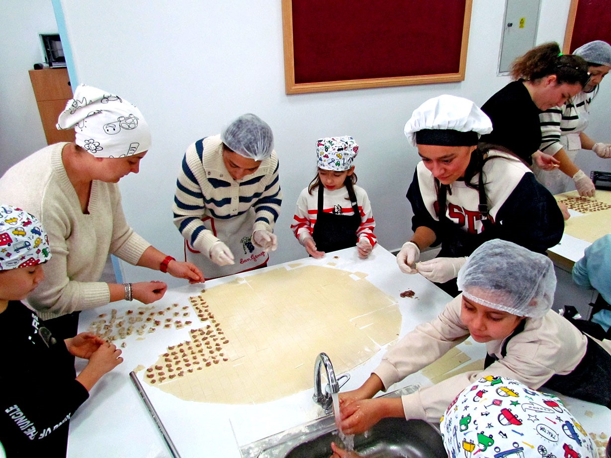 Çeşme’de öğrencilerden hem öğretici ve hem lezzetli etkinlik