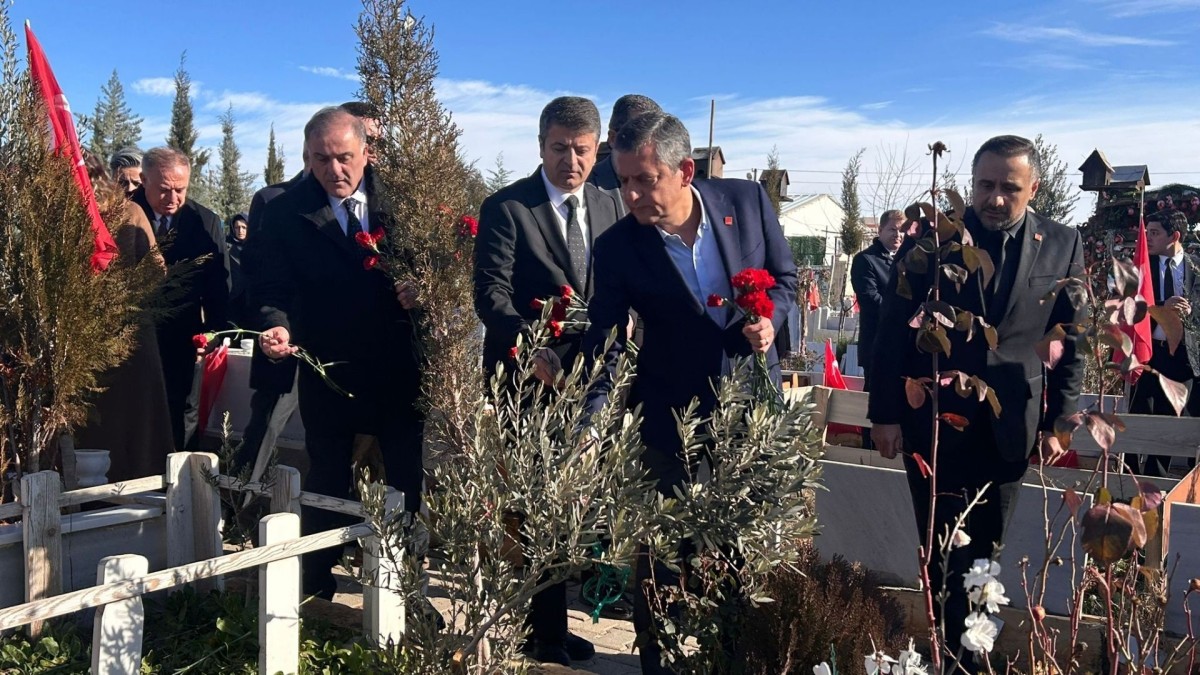 CHP Genel Başkanı Özgür Özel Adıyaman’da: Deprem Şehitliği’nin temeli dualarla atıldı  - Videolu Haber