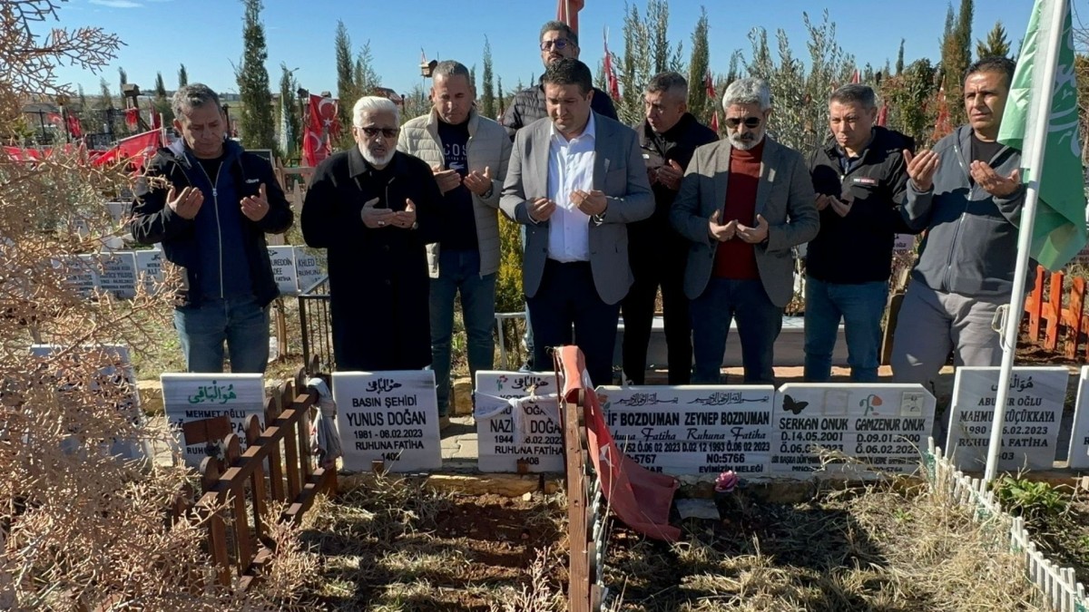 Depremde hayatını kaybeden Adıyamanlı gazeteciler, meslektaşları tarafından anıldı  - Videolu Haber