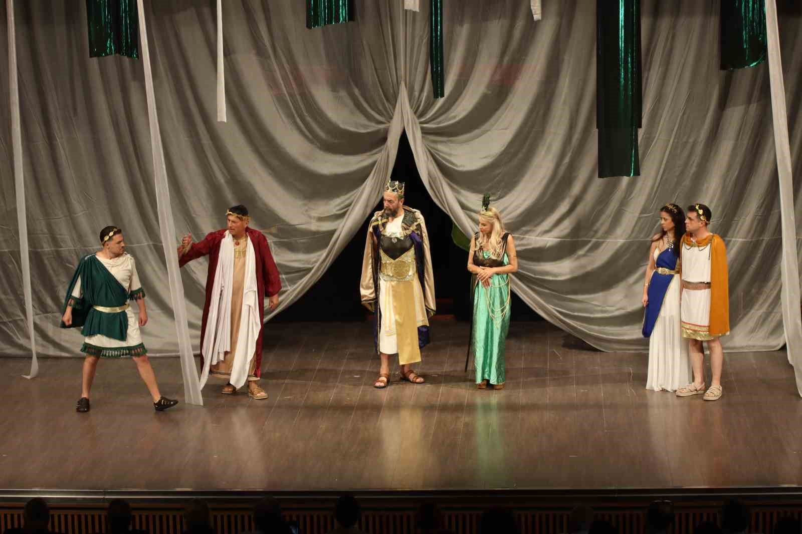 EGİAD Tiyatro Kulübü’nden anlamlı gece