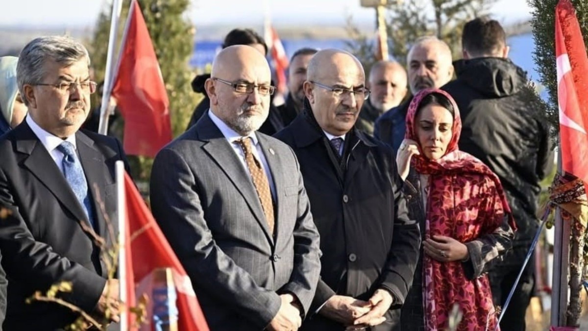 Emniyet Genel Müdürü Mahmut Demirtaş Adıyaman’da deprem şehitleri için dua etti