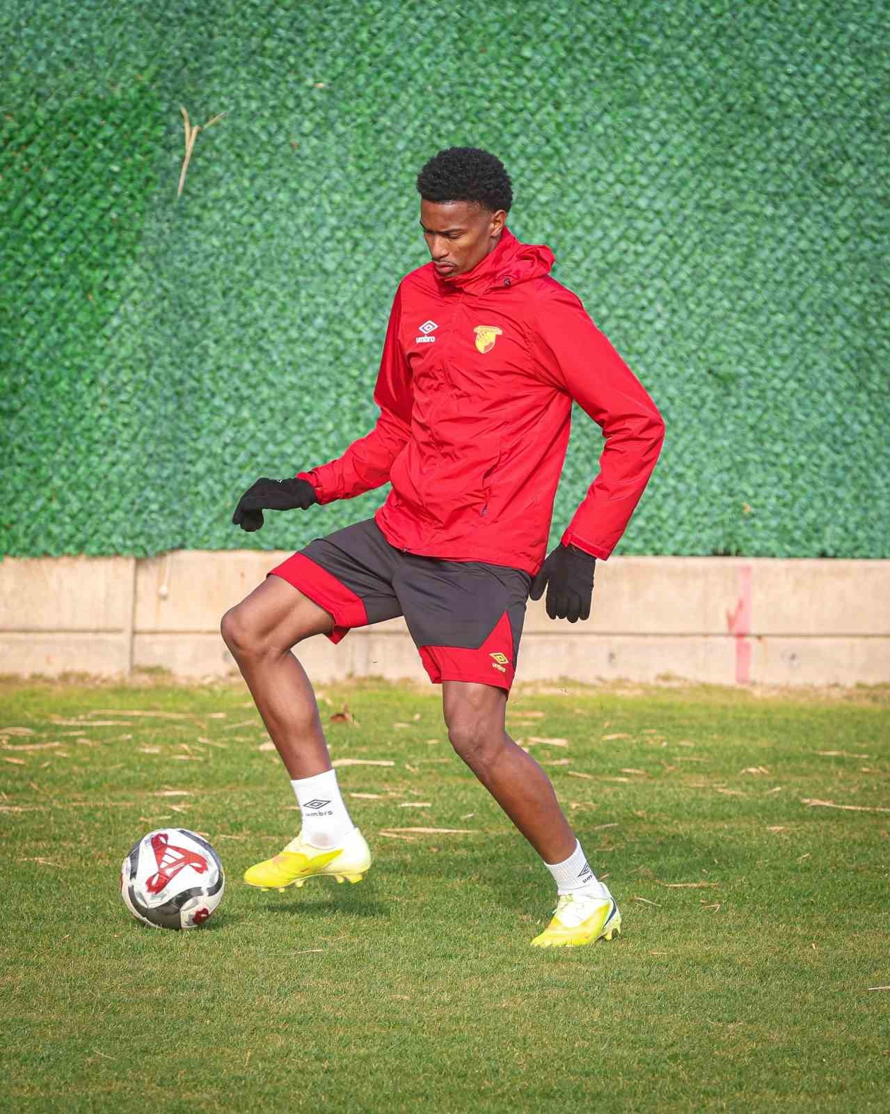 Göztepe’nin yeni golcüleri, Emersonn ve Sabra’nın gerisinde kaldı