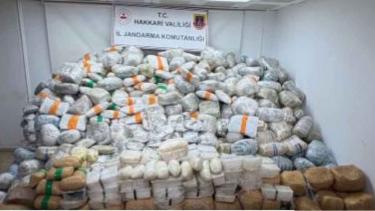 Hakkari’de 860 kg uyuşturucu ele geçirildi