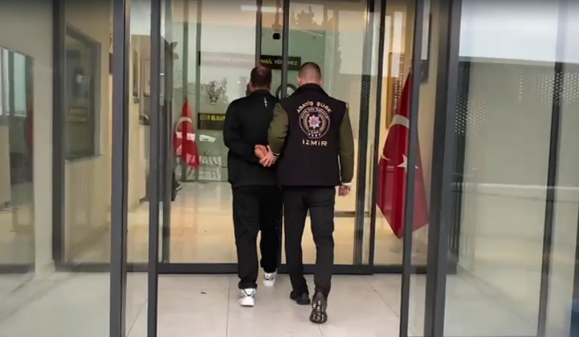 İzmir’de 27 yıl hapis cezasıyla aranan şahıs yakalandı