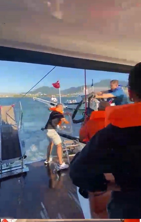 İzmir’de denizde korku dolu anlar: Su alan teknedeki 6 yolcu kurtarıldı