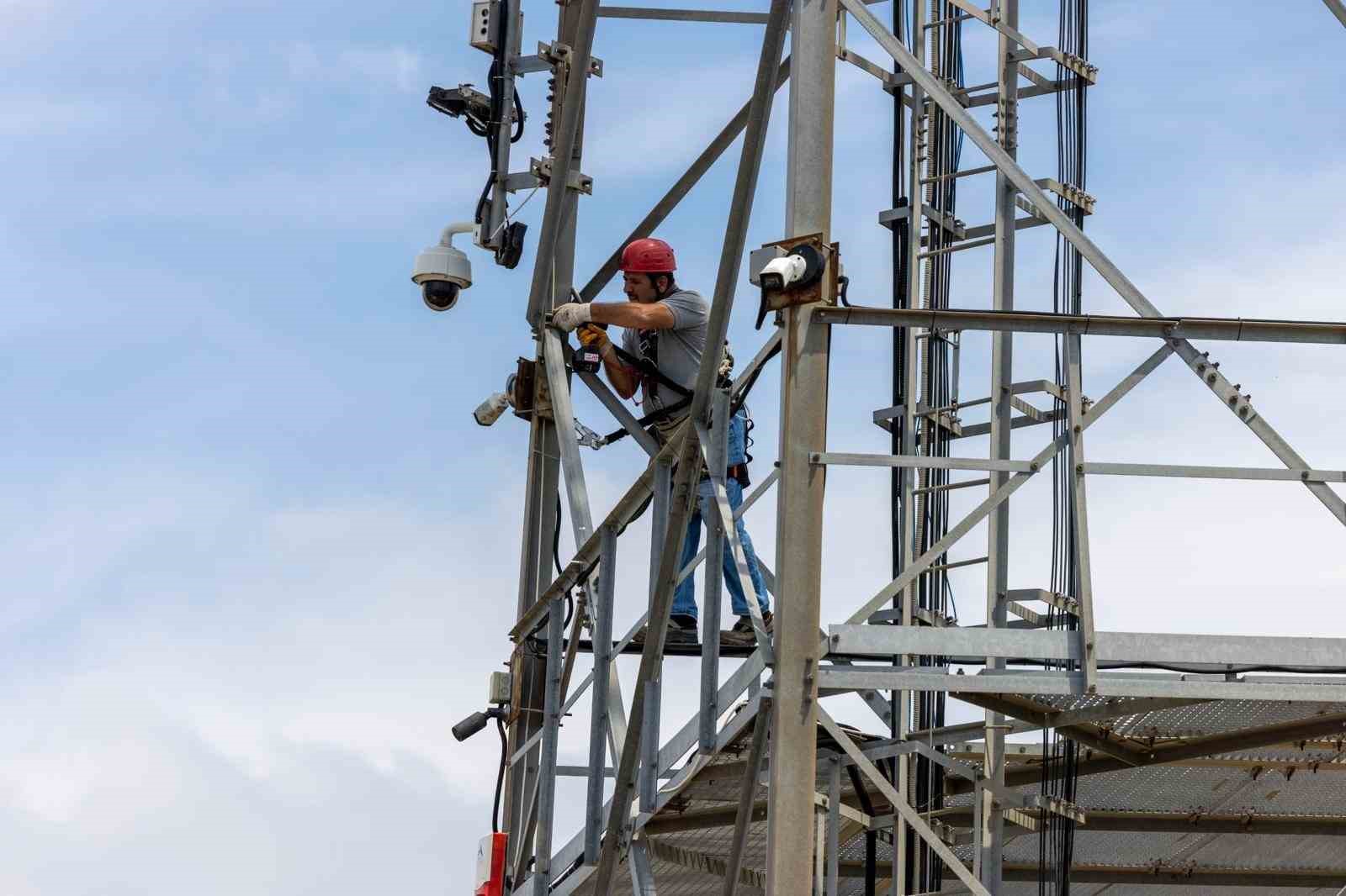 İzmir’in kritik haberleşme altyapısına güneş enerjili güvence