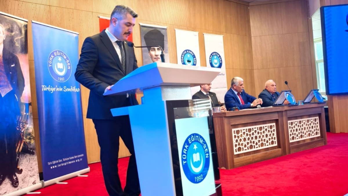 Kamu-Sen Temsilcisi Ertaş’tan sağlık yöneticilerinin sendika fotoğrafına sert tepki: ‘Ya devlet başa ya kuzgun leşe’