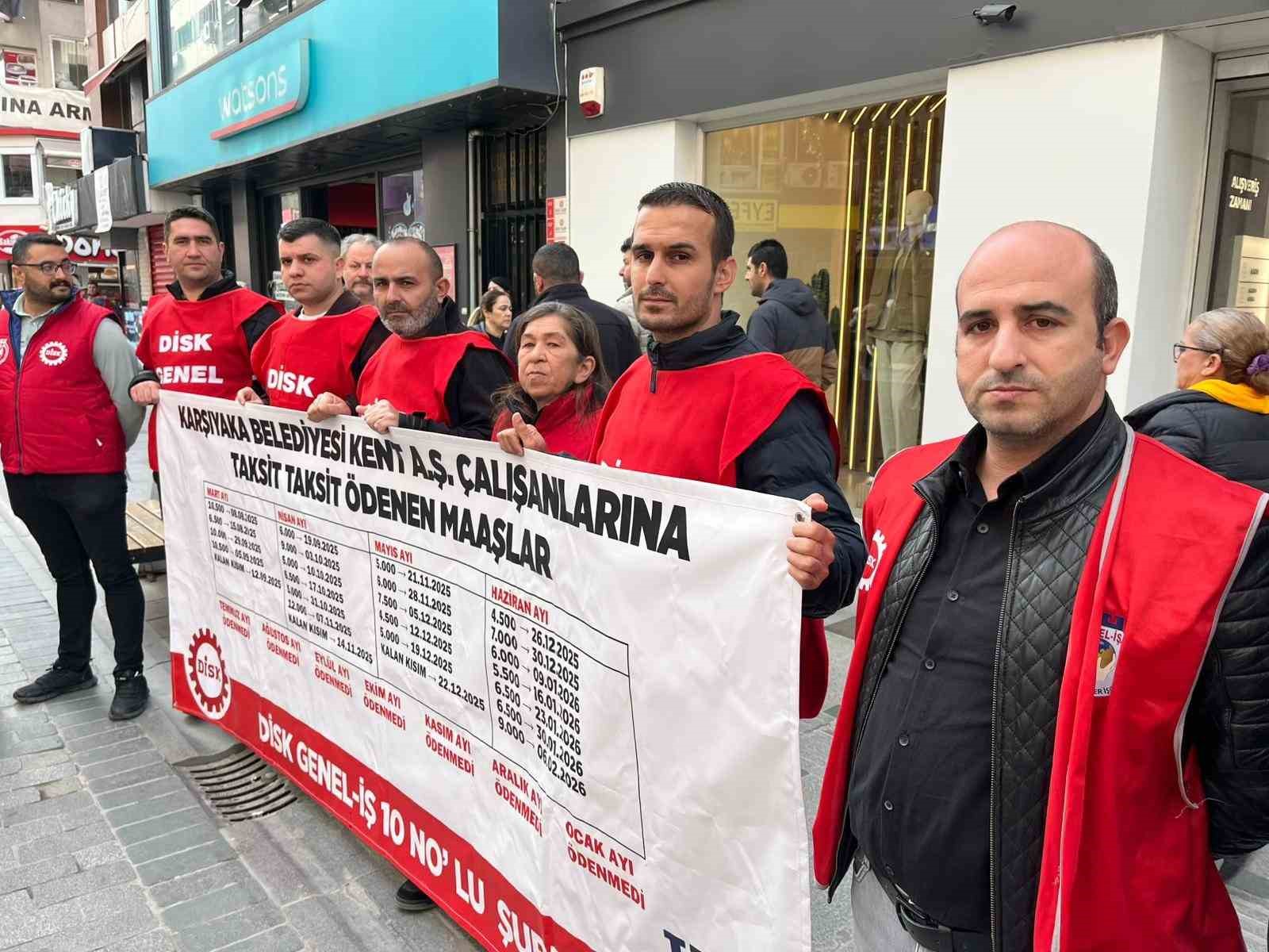 Karşıyaka Belediyesinde maaş alamayan işçiler sokağa döküldü