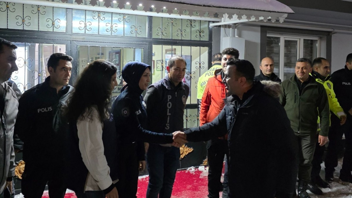 Kaymakam Algın, görev başındaki kamu personelinin yeni yılını kutladı