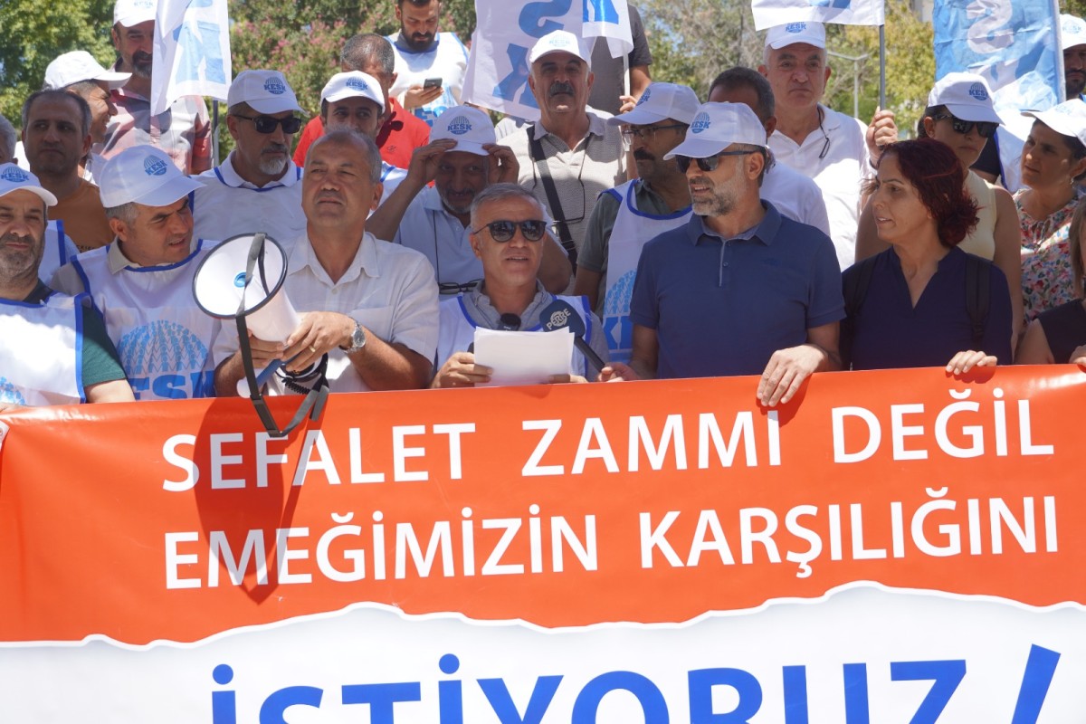 KESK’ten hükümete zam tepkisi: ‘25 milyonluk kitleye sefalet ve güvencesizlik teklif edildi’  - Videolu Haber