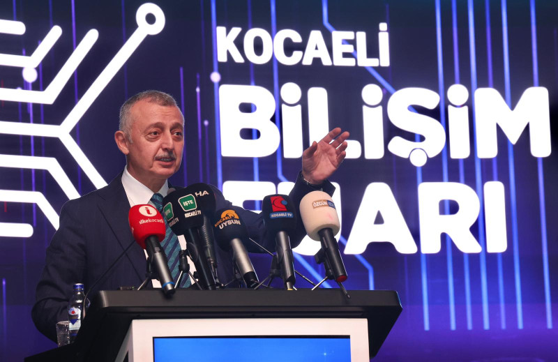 Kocaeli’de Dijital Geleceğin Kapıları Açıldı: Bilişim Fuarı Başladı