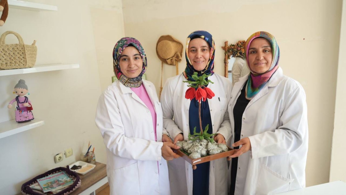 Kursiyer olarak başladılar, şimdi usta öğretici olarak kadınlara yol gösteriyorlar  - Videolu Haber