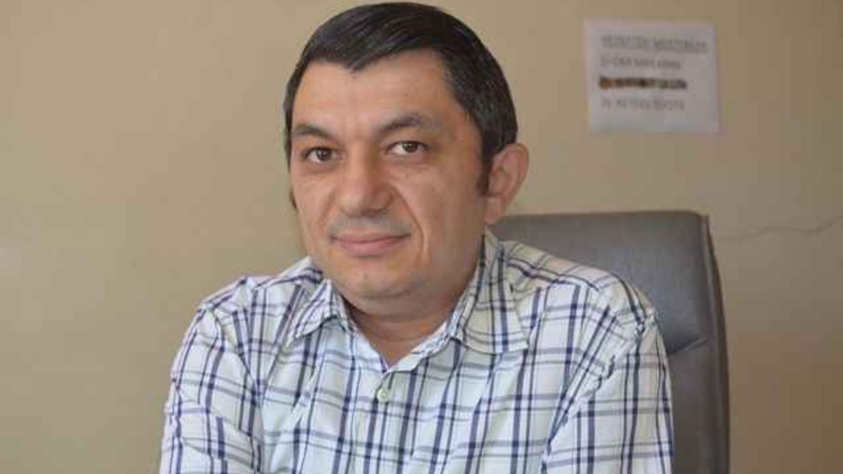 Mete Büyükmurat: ‘Bayrak inerken sessizlik suçtur’