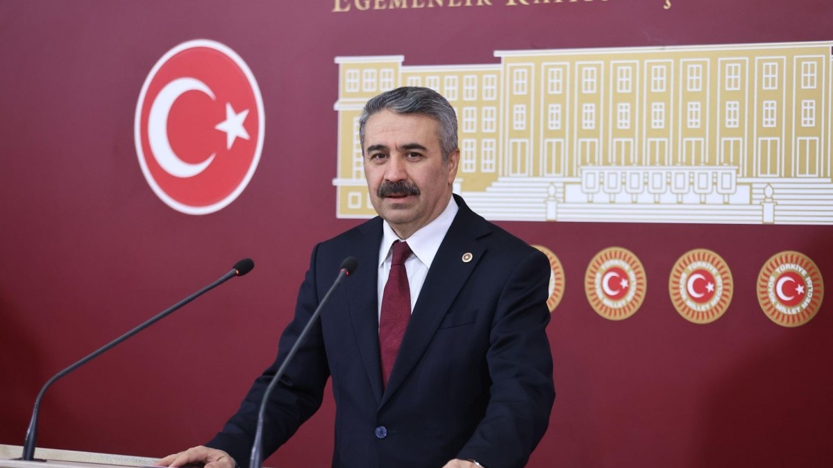 Mustafa Alkayış: ‘Bayrağımız; onurumuzdur, birliğimizdir, ortak geleceğimizdir’