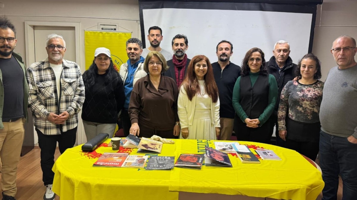 Mutenâ Dergisi, İzmir’de ‘Serbest Kürsü’ programı düzenledi  - Videolu Haber