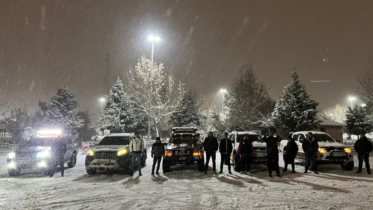 Perre Offroad Kulübü’nden yoğun kar koşullarında sürücülere destek  - Videolu Haber