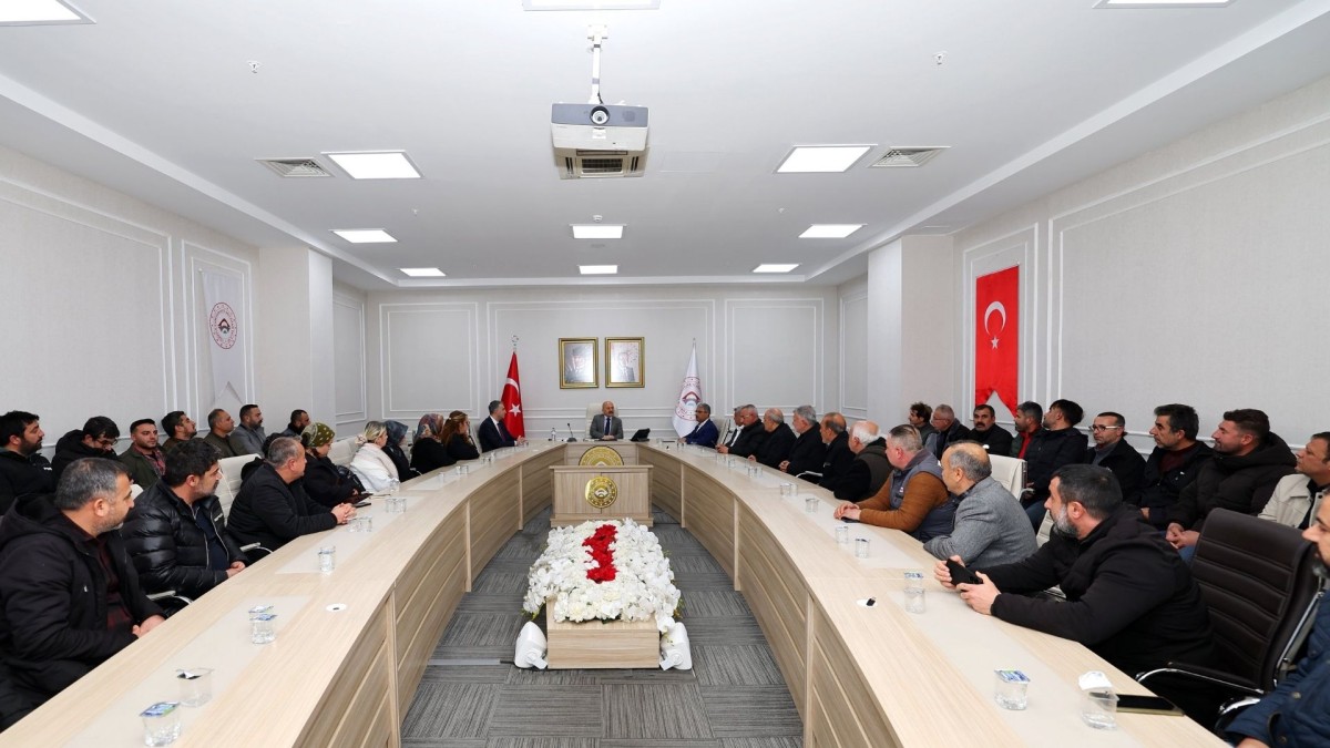Vali Dr. Osman Varol, Balıkesir Çarşısı esnafıyla görüştü